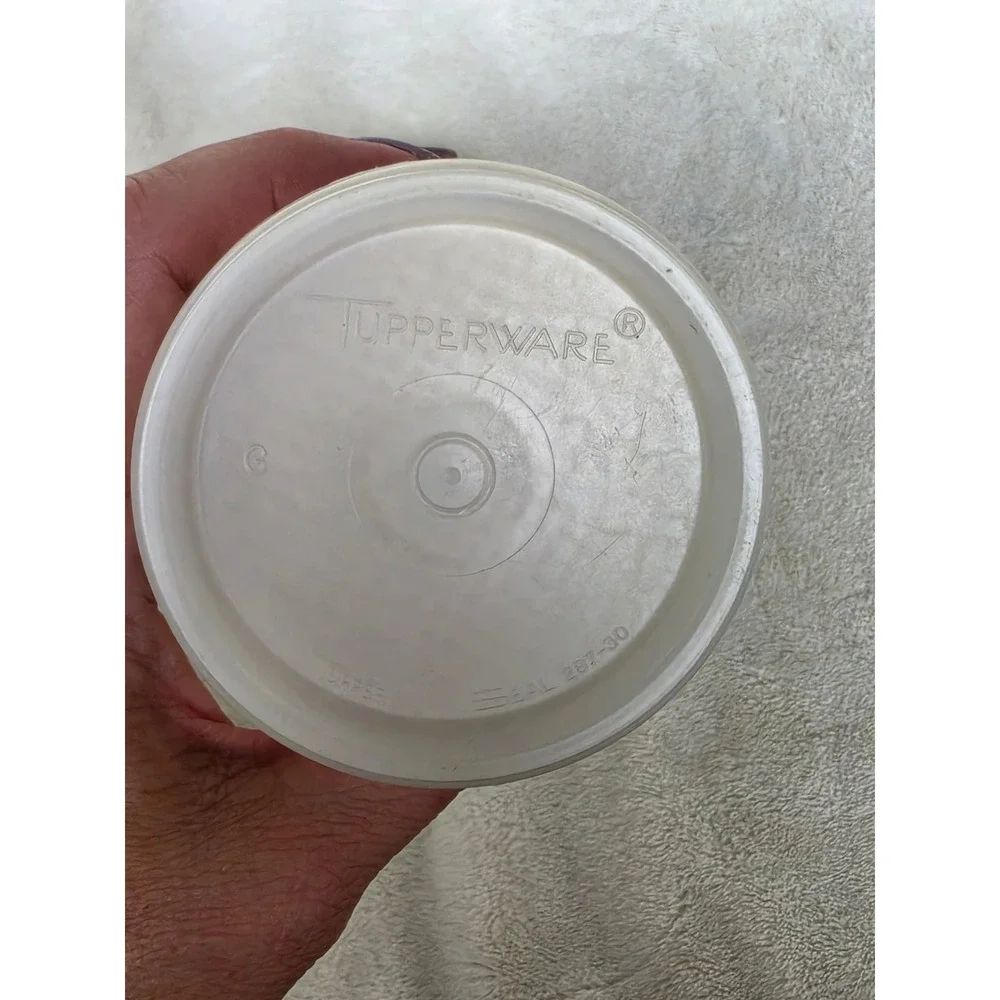 Vintage Tupperware Jifi Sift sifter